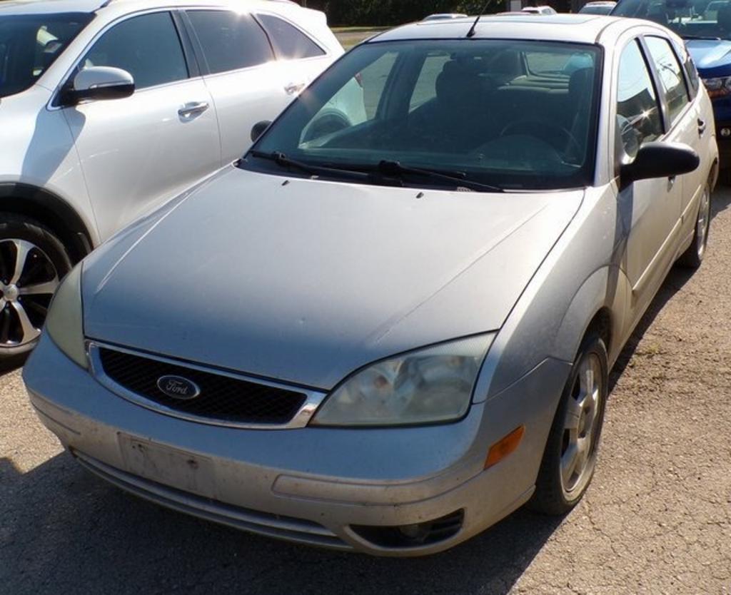 2005 Ford Focus ZX5 S's photo